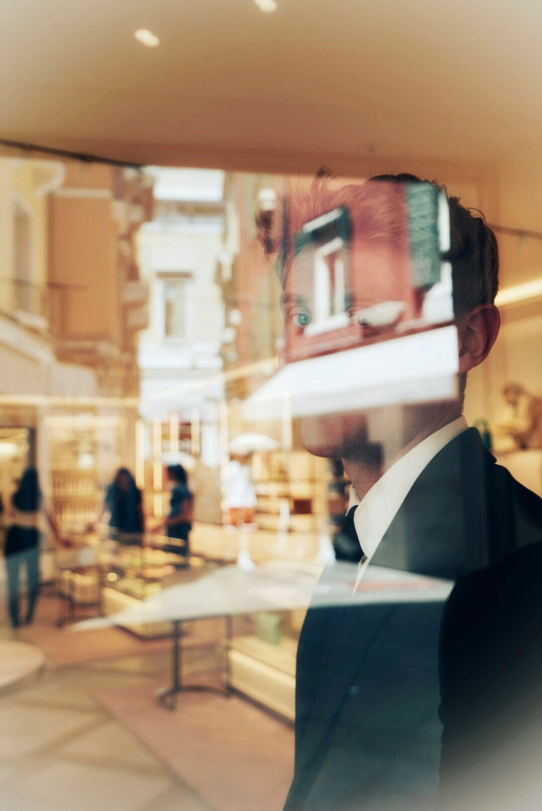 detective in retail store