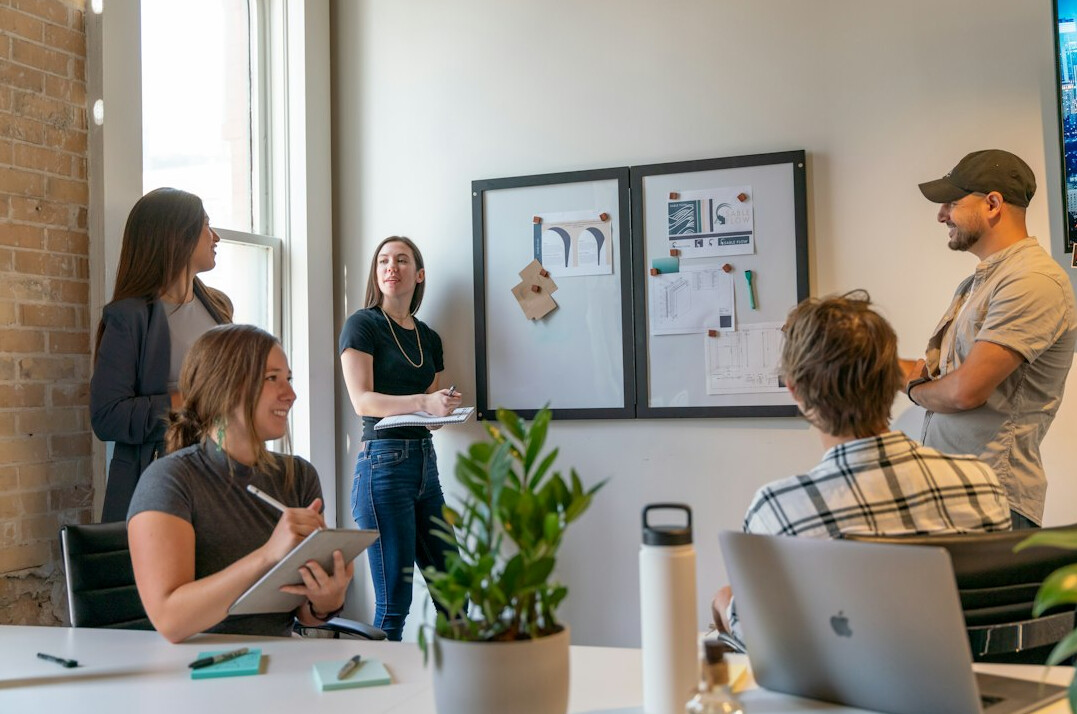 retail employee training session